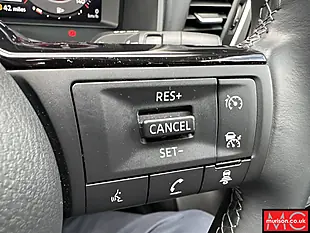 Used 2022 Nissan Qashqai N-Connecta Red - Interior and Exterior details 14