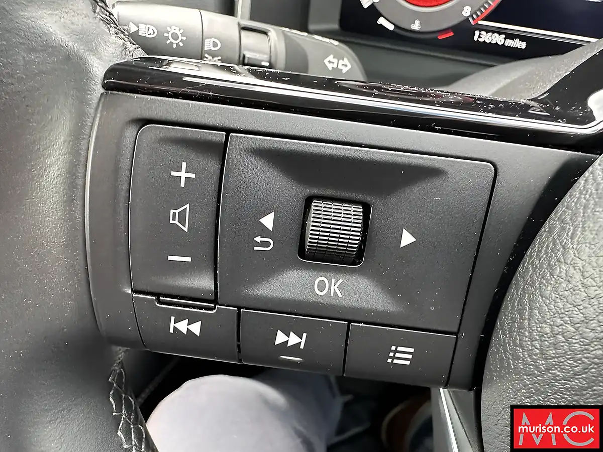 Used 2022 Nissan Qashqai N-Connecta Red - Interior and Exterior details 16