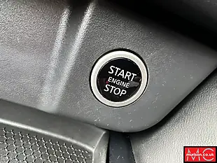 Used 2022 Nissan Qashqai N-Connecta Red - Interior and Exterior details 17