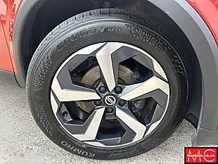 Used 2022 Nissan Qashqai N-Connecta Red - Interior and Exterior details 2