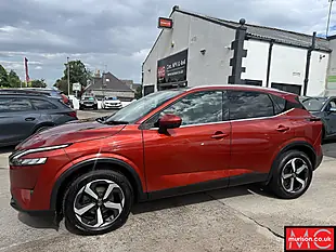Used 2022 Nissan Qashqai N-Connecta Red - Interior and Exterior details 6
