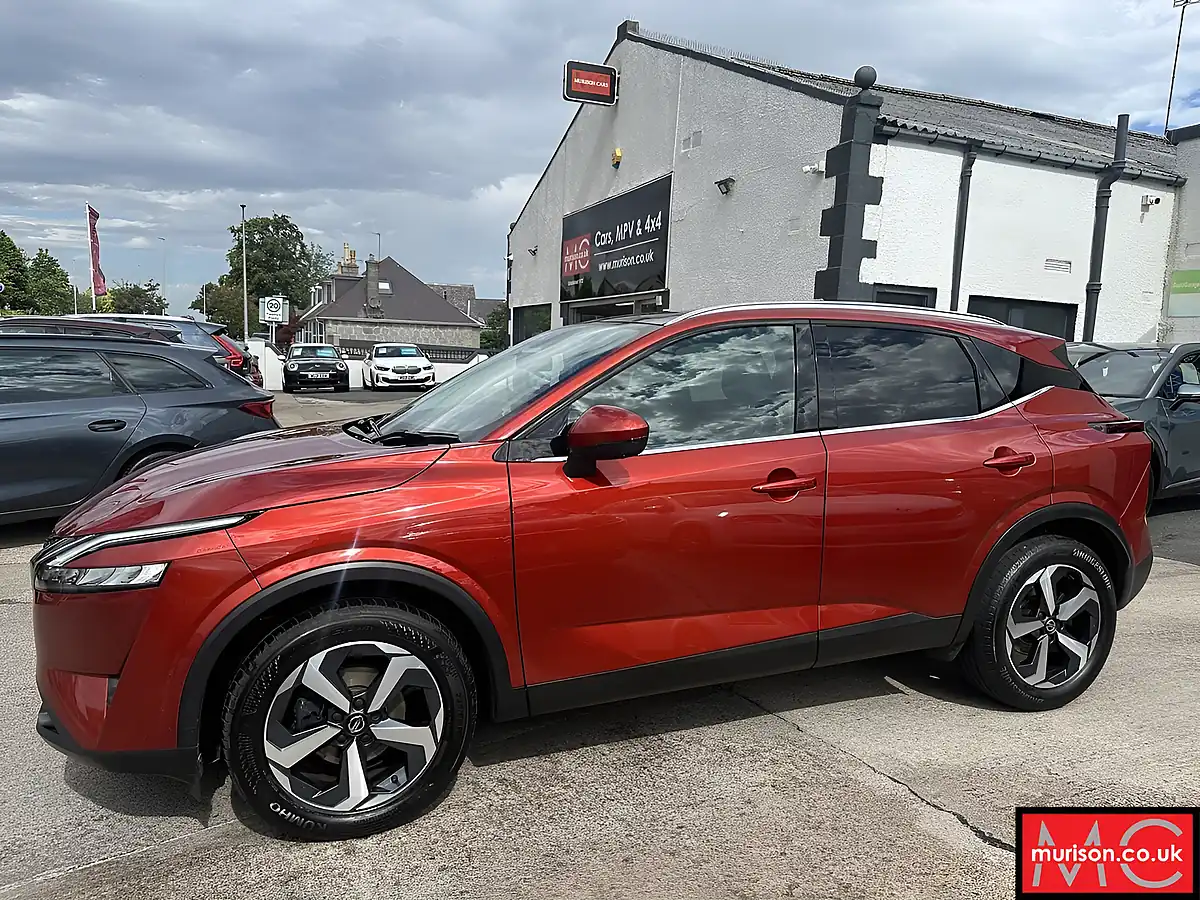 Used 2022 Nissan Qashqai N-Connecta Red - Interior and Exterior details 6