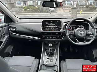 Used 2022 Nissan Qashqai N-Connecta Red - Interior and Exterior details 15