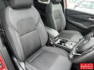Used 2022 Nissan Qashqai N-Connecta Red - Interior and Exterior details 18
