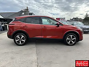 Used 2022 Nissan Qashqai N-Connecta Red - Interior and Exterior details 5