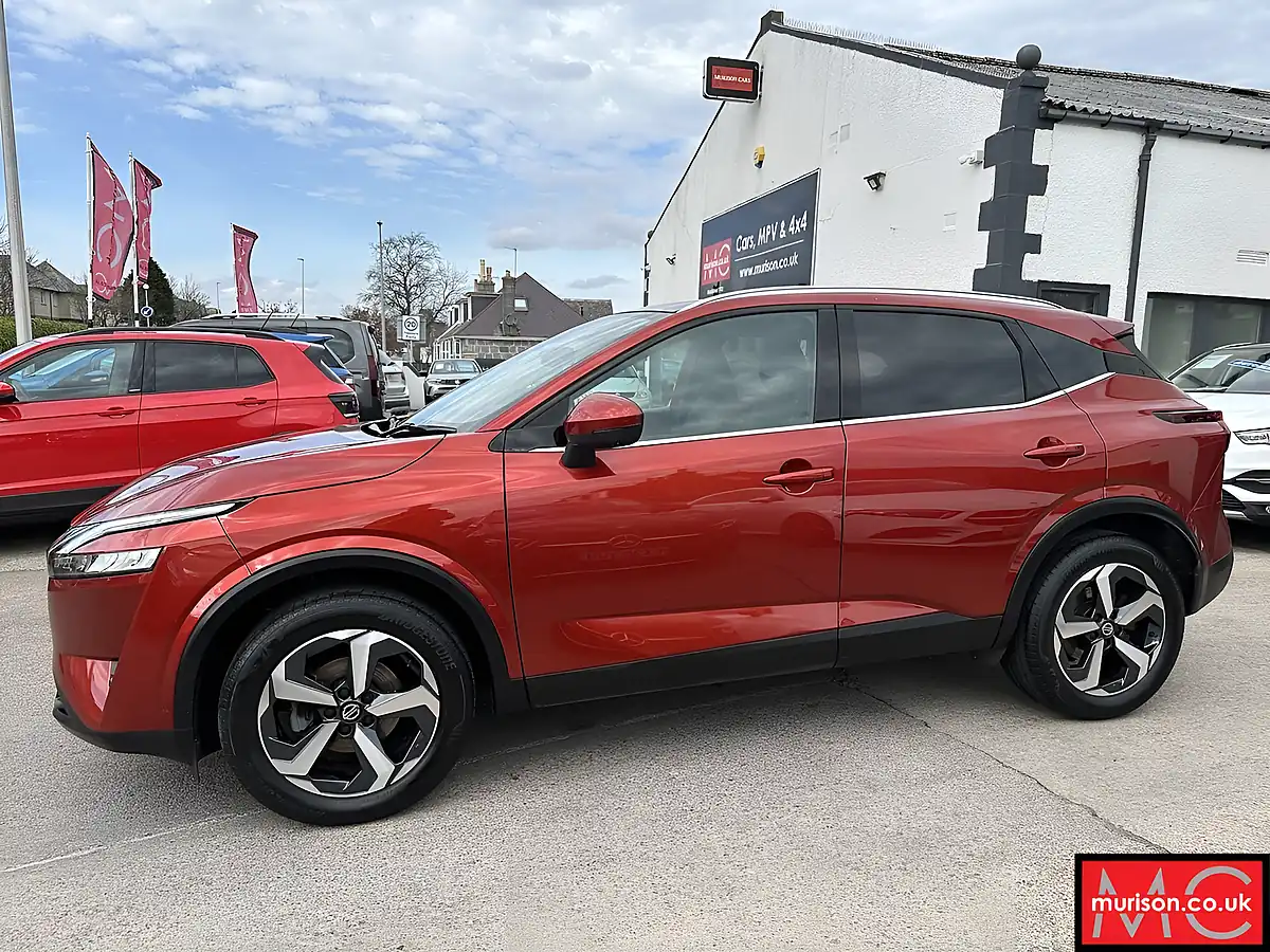 Used 2022 Nissan Qashqai N-Connecta Red - Interior and Exterior details 6