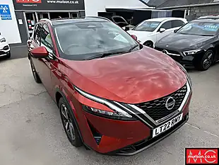 Used 2022 Nissan Qashqai N-Connecta Red - Interior and Exterior details 8