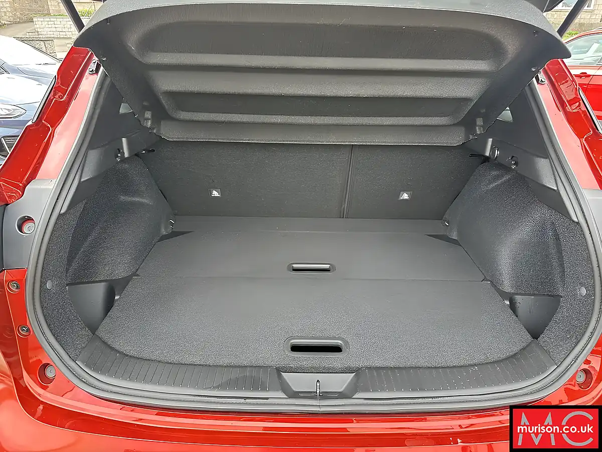 Used 2022 Nissan Qashqai N-Connecta Red - Interior and Exterior details 9