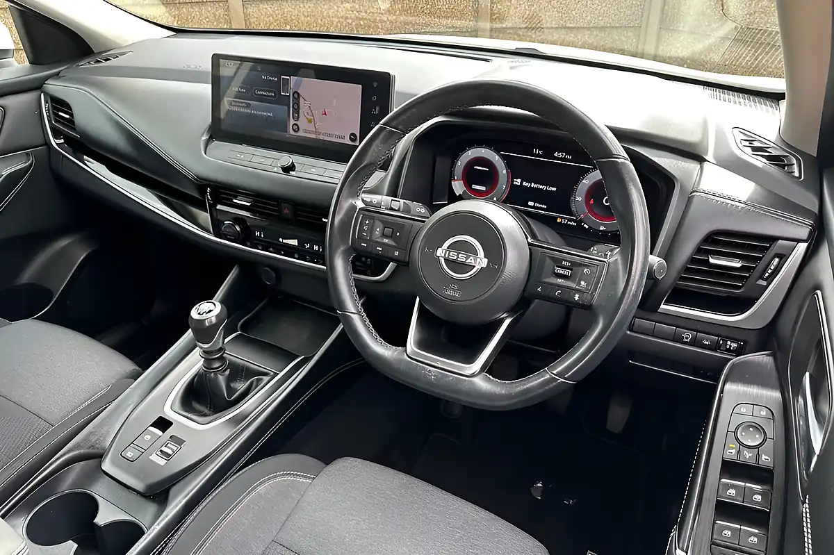 Used 2022 Nissan Qashqai N-Connecta Storm White - Interior and Exterior details 10