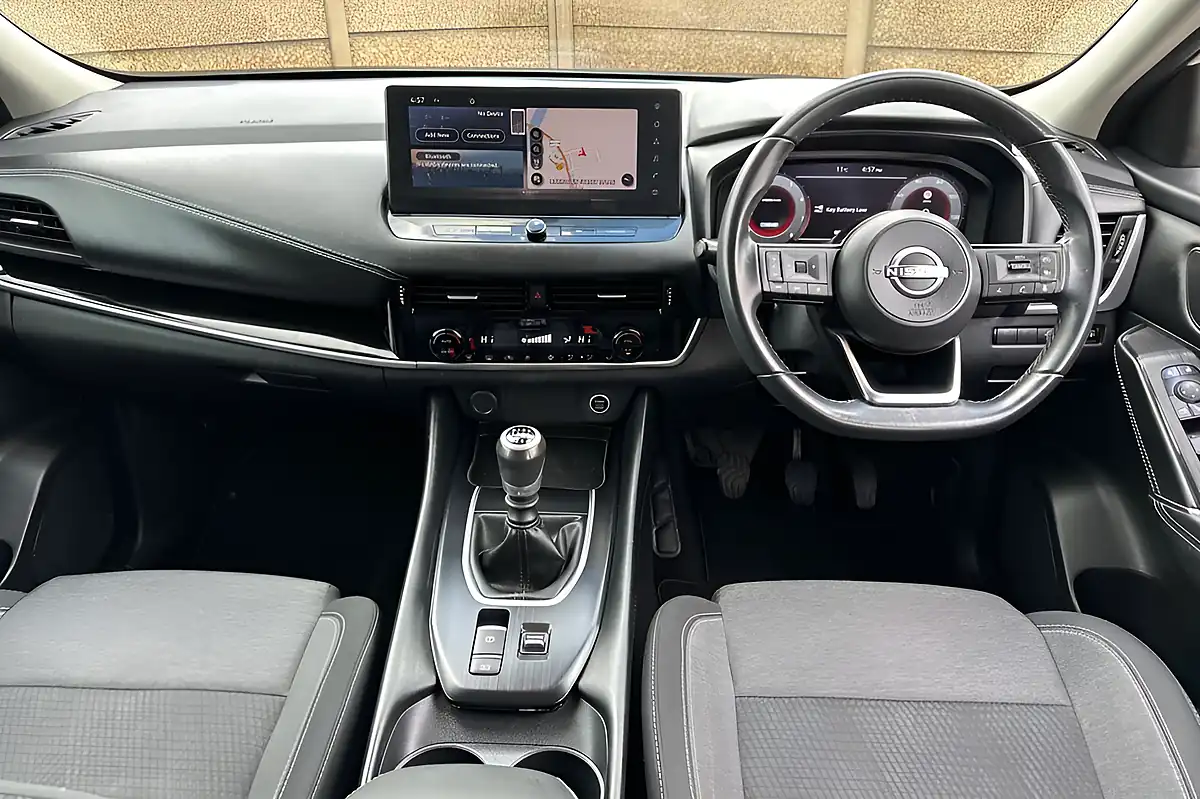 Used 2022 Nissan Qashqai N-Connecta Storm White - Interior and Exterior details 11