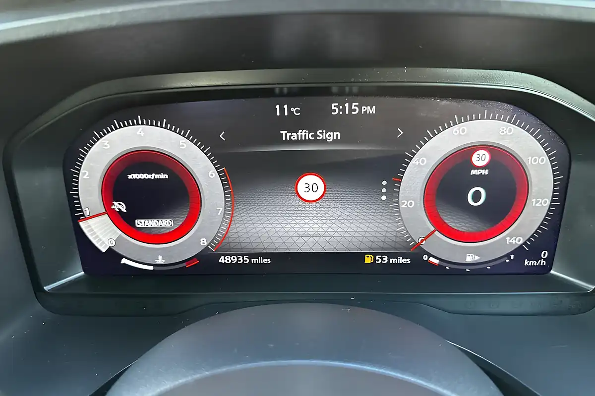 Used 2022 Nissan Qashqai N-Connecta Storm White - Interior and Exterior details 14