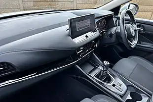 Used 2022 Nissan Qashqai N-Connecta Storm White - Interior and Exterior details 15