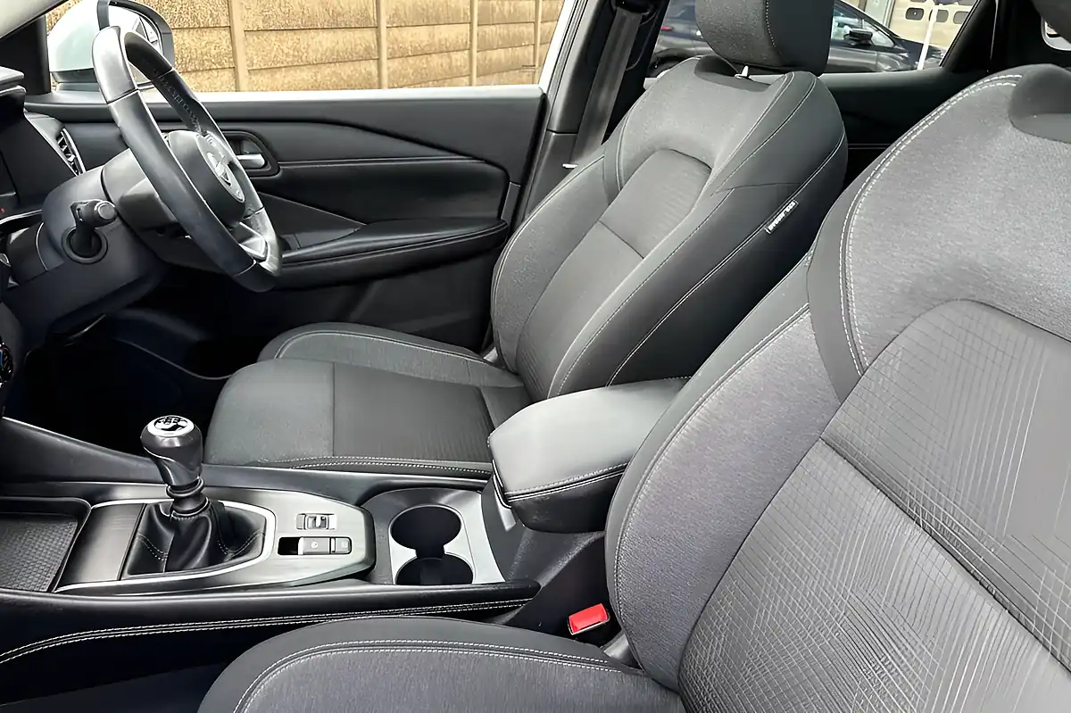 Used 2022 Nissan Qashqai N-Connecta Storm White - Interior and Exterior details 16