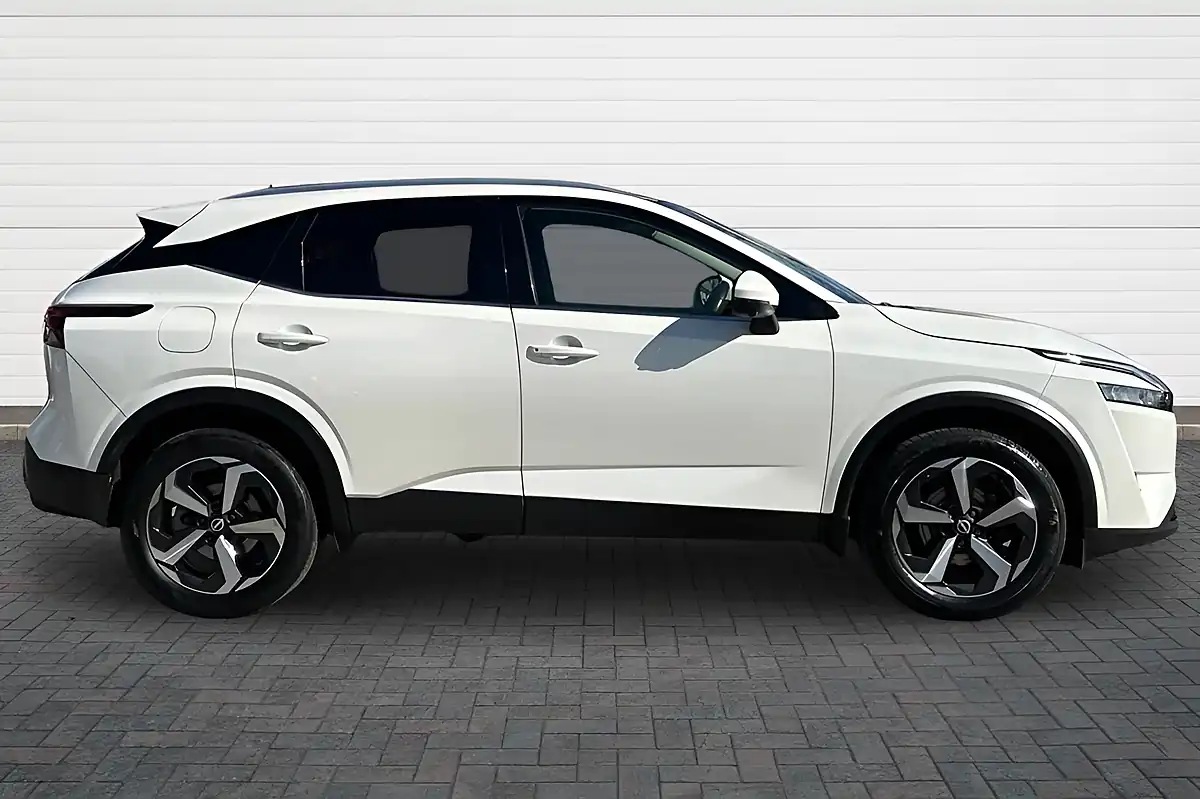 Used 2022 Nissan Qashqai N-Connecta Storm White - Interior and Exterior details 2