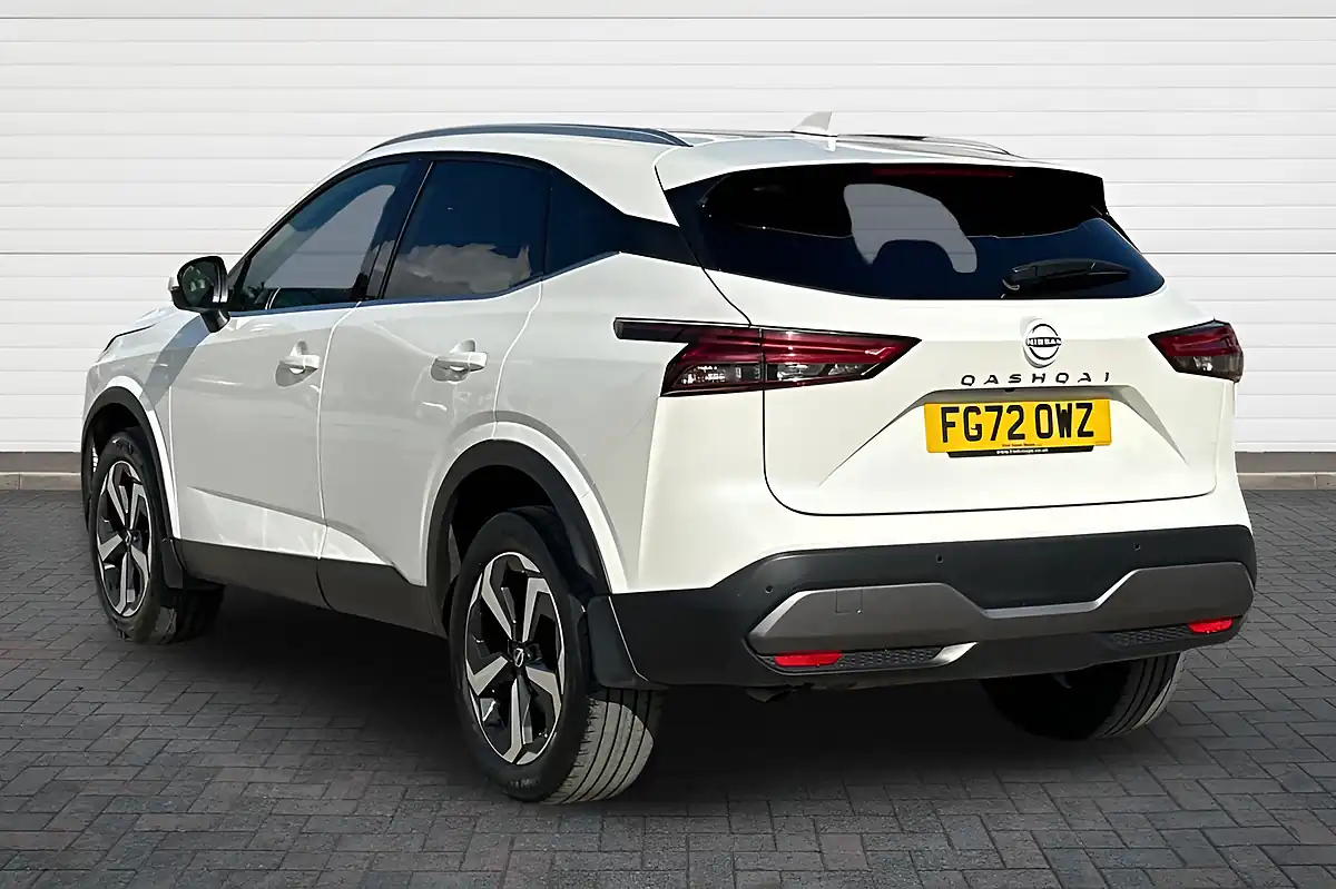 Used 2022 Nissan Qashqai N-Connecta Storm White - Interior and Exterior details 5