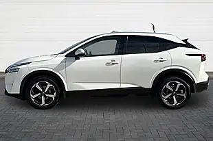Used 2022 Nissan Qashqai N-Connecta Storm White - Interior and Exterior details 6