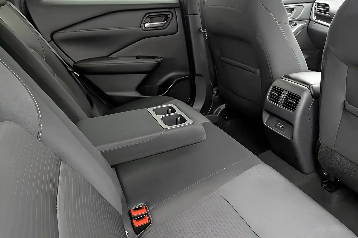 Used 2022 Nissan Qashqai N-Connecta White - Interior and Exterior details 14