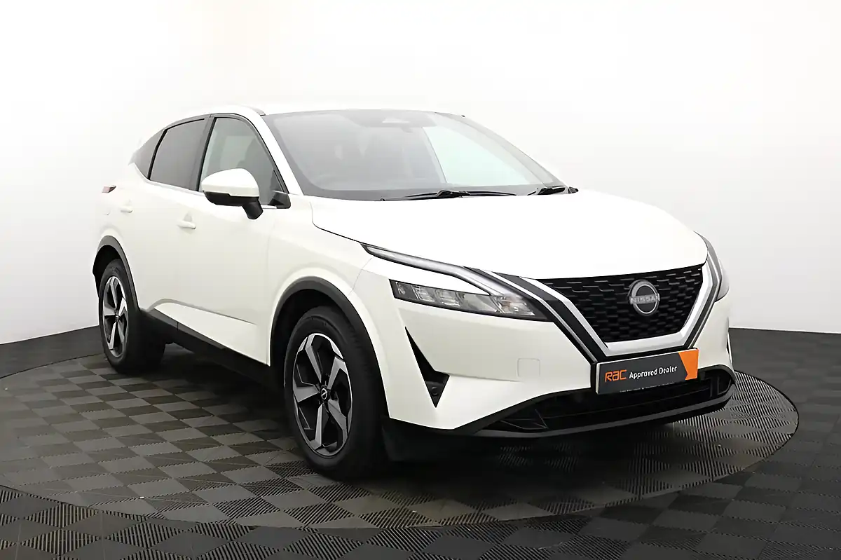Used 2022 Nissan Qashqai N-Connecta White - Interior and Exterior details 8