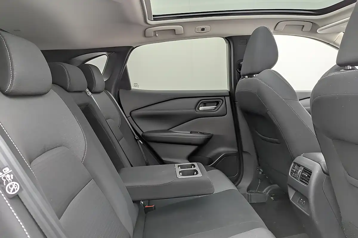 Used 2022 Nissan Qashqai N-Connecta White - Interior and Exterior details 10