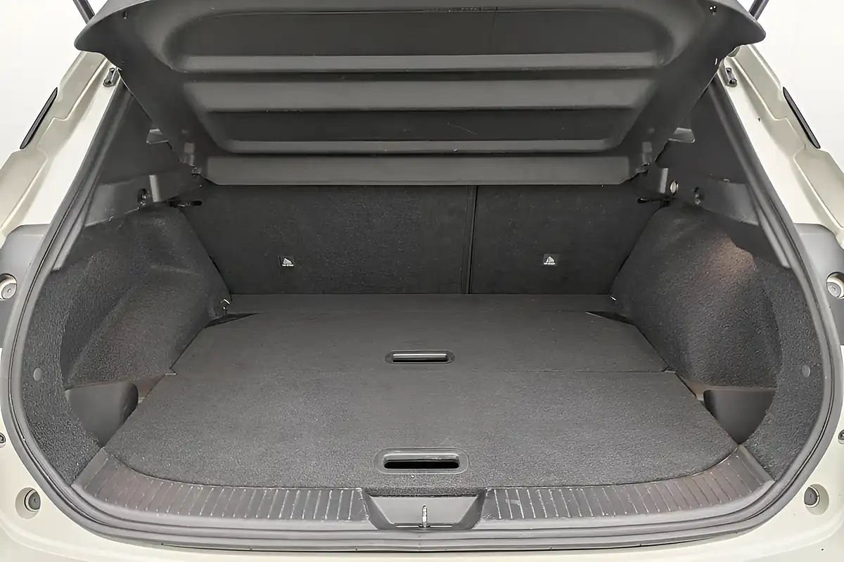 Used 2022 Nissan Qashqai N-Connecta White - Interior and Exterior details 11
