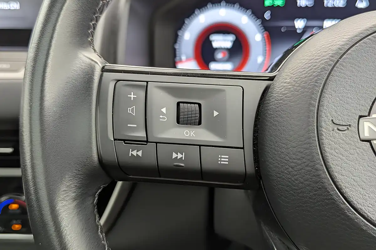 Used 2022 Nissan Qashqai N-Connecta White - Interior and Exterior details 14
