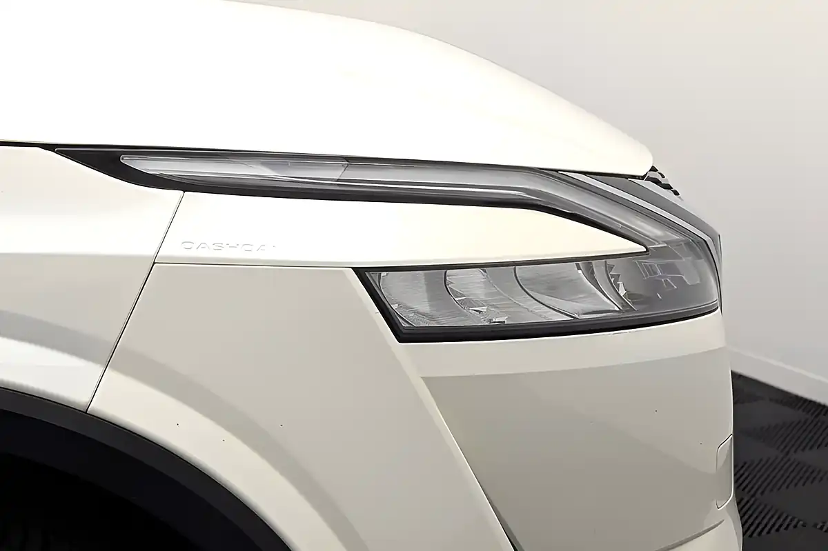 Used 2022 Nissan Qashqai N-Connecta White - Interior and Exterior details 16
