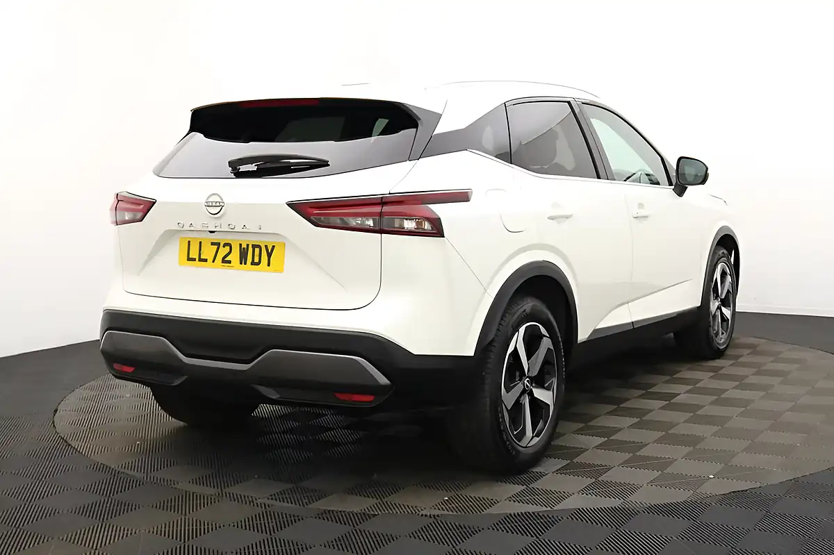 Used 2022 Nissan Qashqai N-Connecta White - Interior and Exterior details 3