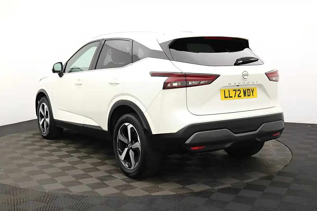 Used 2022 Nissan Qashqai N-Connecta White - Interior and Exterior details 5