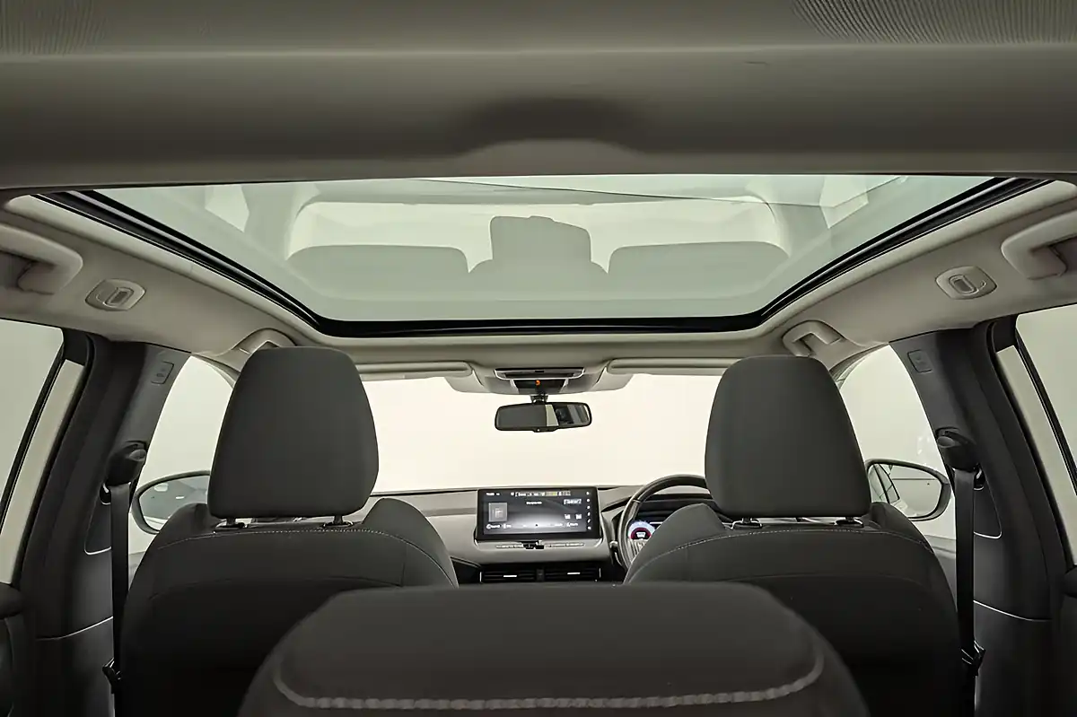 Used 2022 Nissan Qashqai N-Connecta White - Interior and Exterior details 9