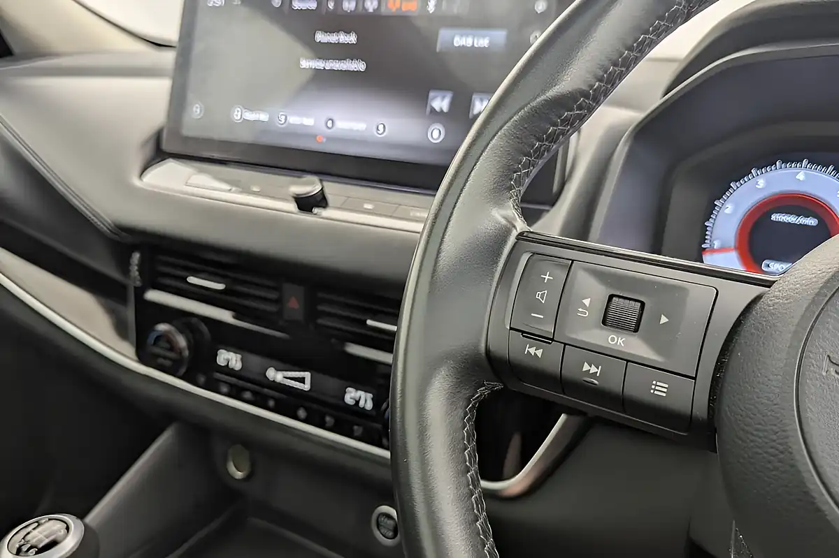 Used 2022 Nissan Qashqai N-Connecta White - Interior and Exterior details 10