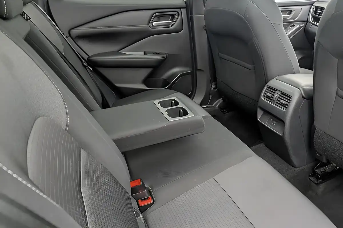 Used 2022 Nissan Qashqai N-Connecta White - Interior and Exterior details 11