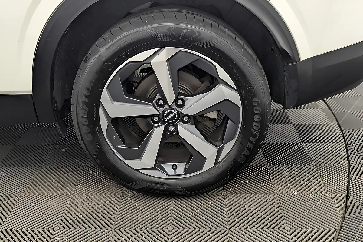 Used 2022 Nissan Qashqai N-Connecta White - Interior and Exterior details 20