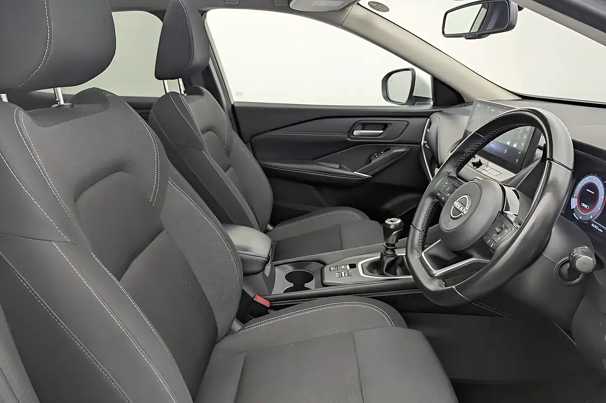 Used 2022 Nissan Qashqai N-Connecta White - Interior and Exterior details 3