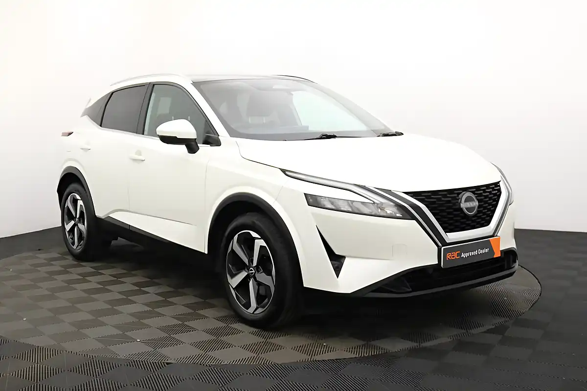 Used 2022 Nissan Qashqai N-Connecta White - Interior and Exterior details 7