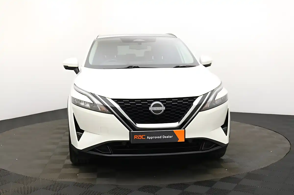 Used 2022 Nissan Qashqai N-Connecta White - Interior and Exterior details 9