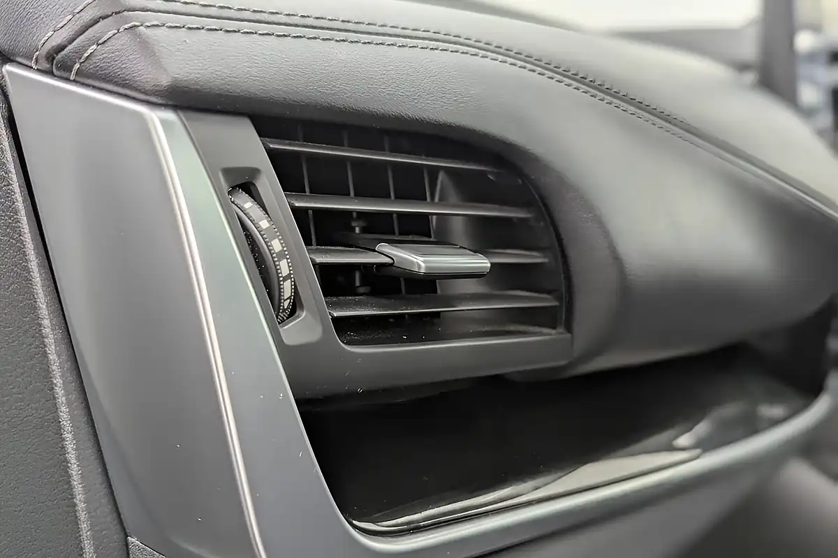 Used 2022 Nissan Qashqai N-Connecta White - Interior and Exterior details 12