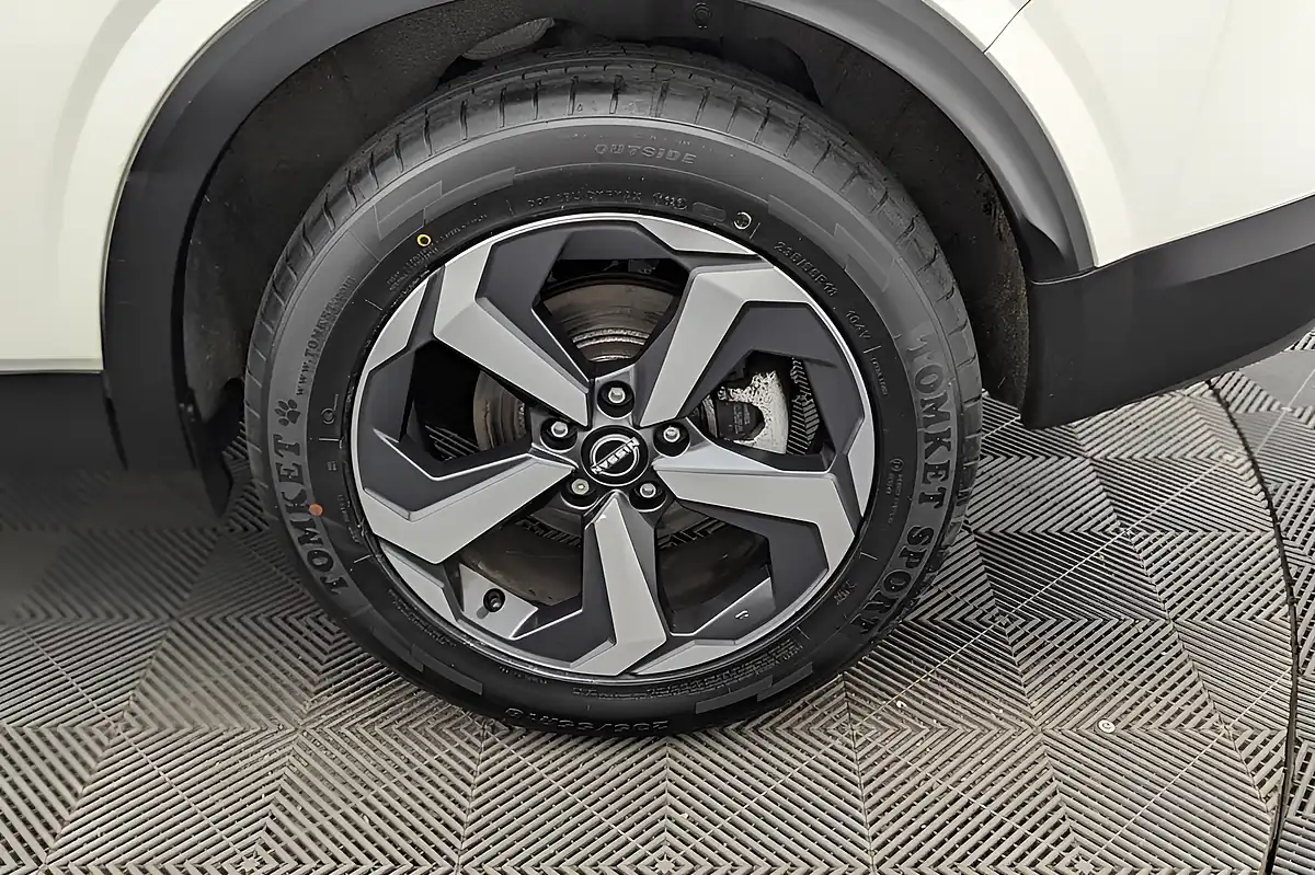 Used 2022 Nissan Qashqai N-Connecta White - Interior and Exterior details 20