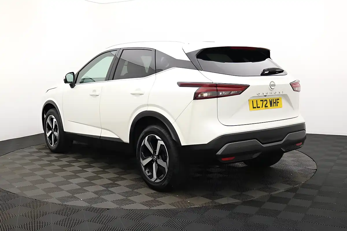 Used 2022 Nissan Qashqai N-Connecta White - Interior and Exterior details 5