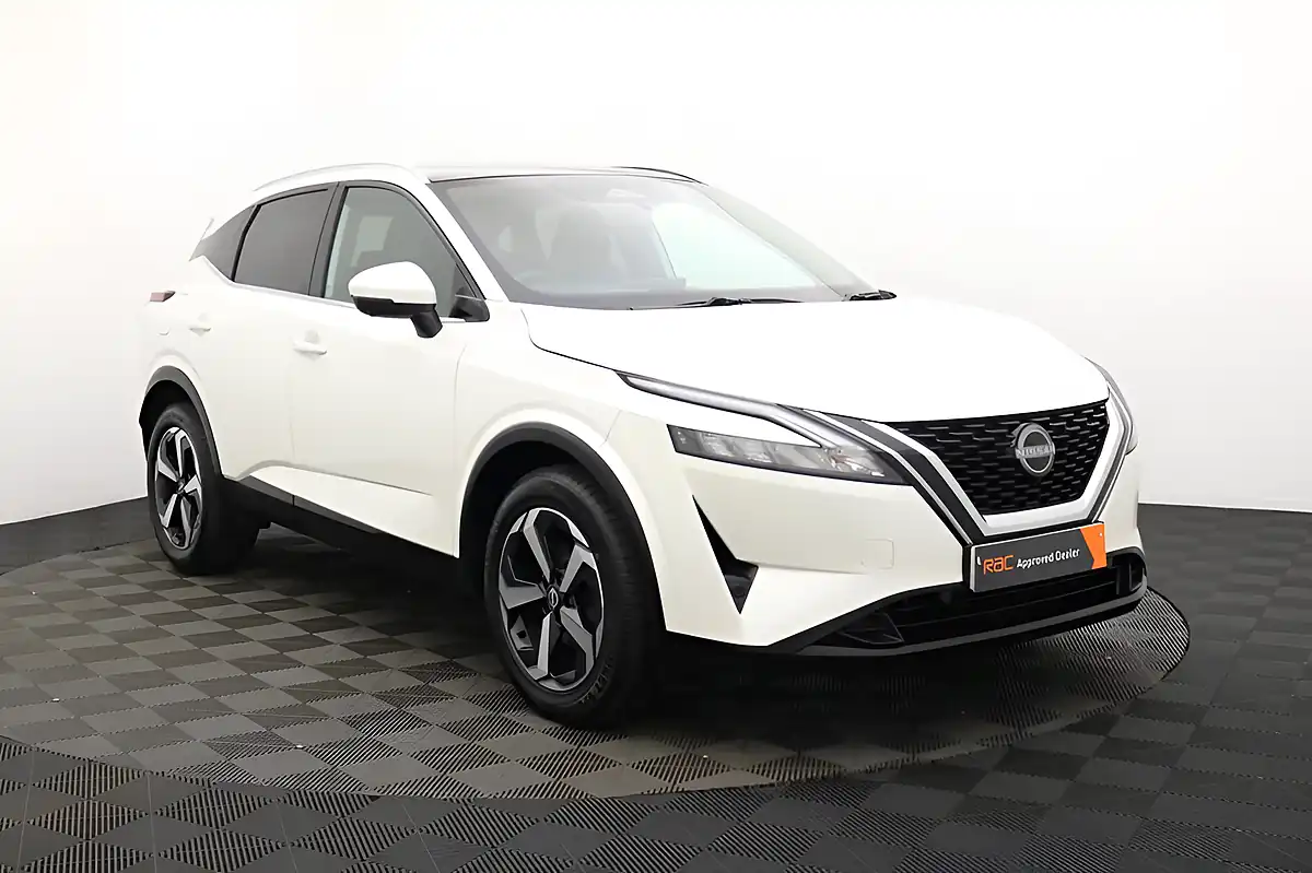 Used 2022 Nissan Qashqai N-Connecta White - Interior and Exterior details 8