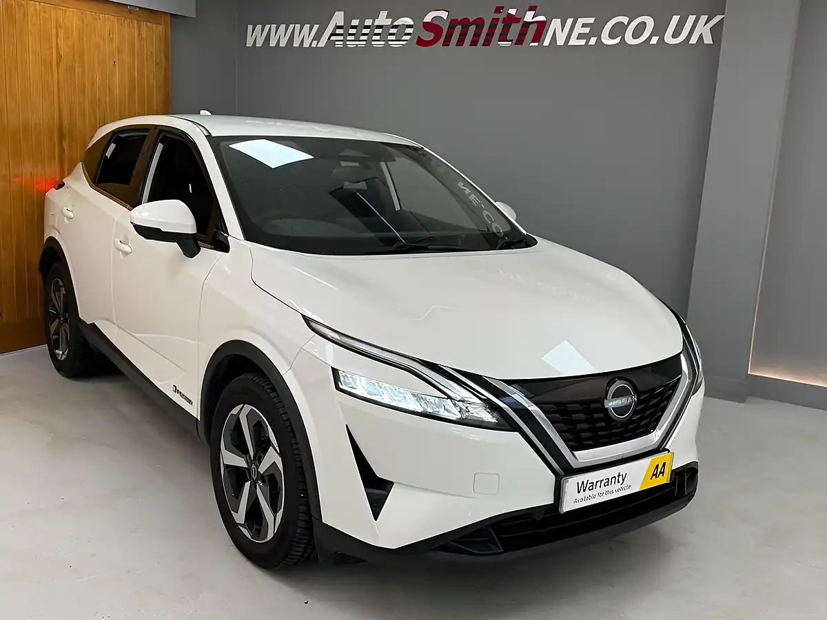 Used 2022 Nissan Qashqai N-Connecta White - Interior and Exterior details 10