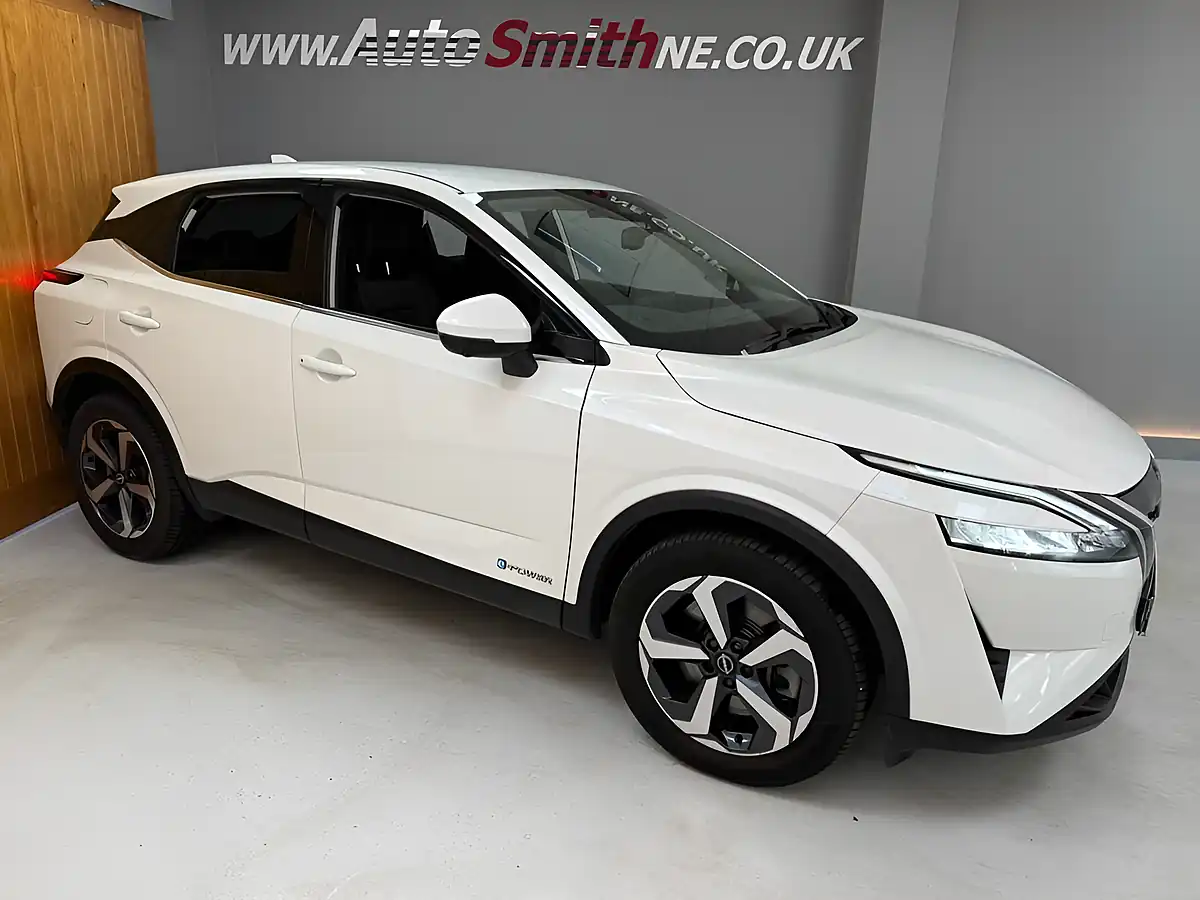 Used 2022 Nissan Qashqai N-Connecta White - Interior and Exterior details 12