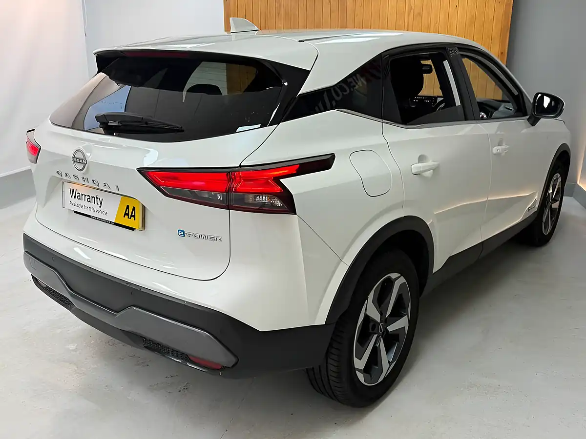 Used 2022 Nissan Qashqai N-Connecta White - Interior and Exterior details 16