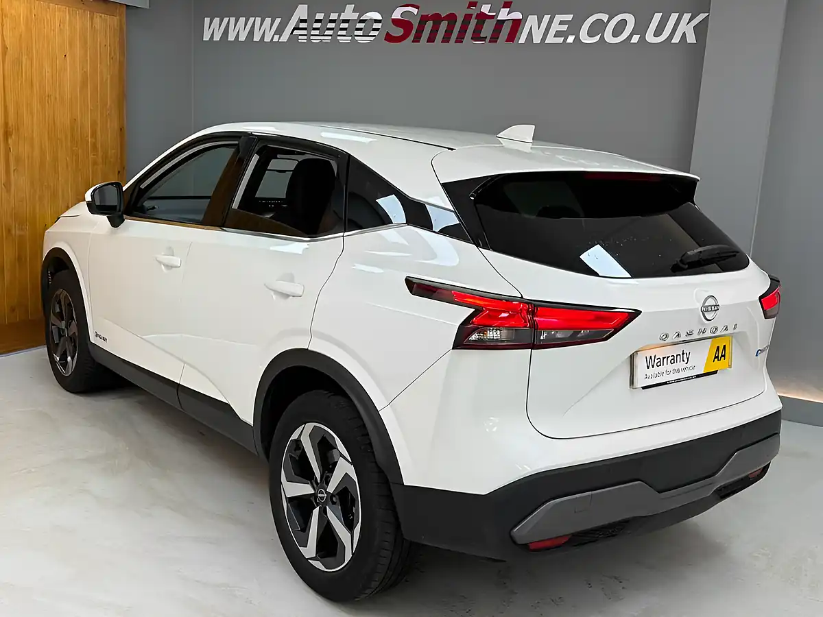 Used 2022 Nissan Qashqai N-Connecta White - Interior and Exterior details 19