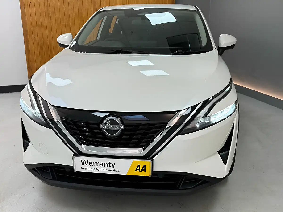 Used 2022 Nissan Qashqai N-Connecta White - Interior and Exterior details 8