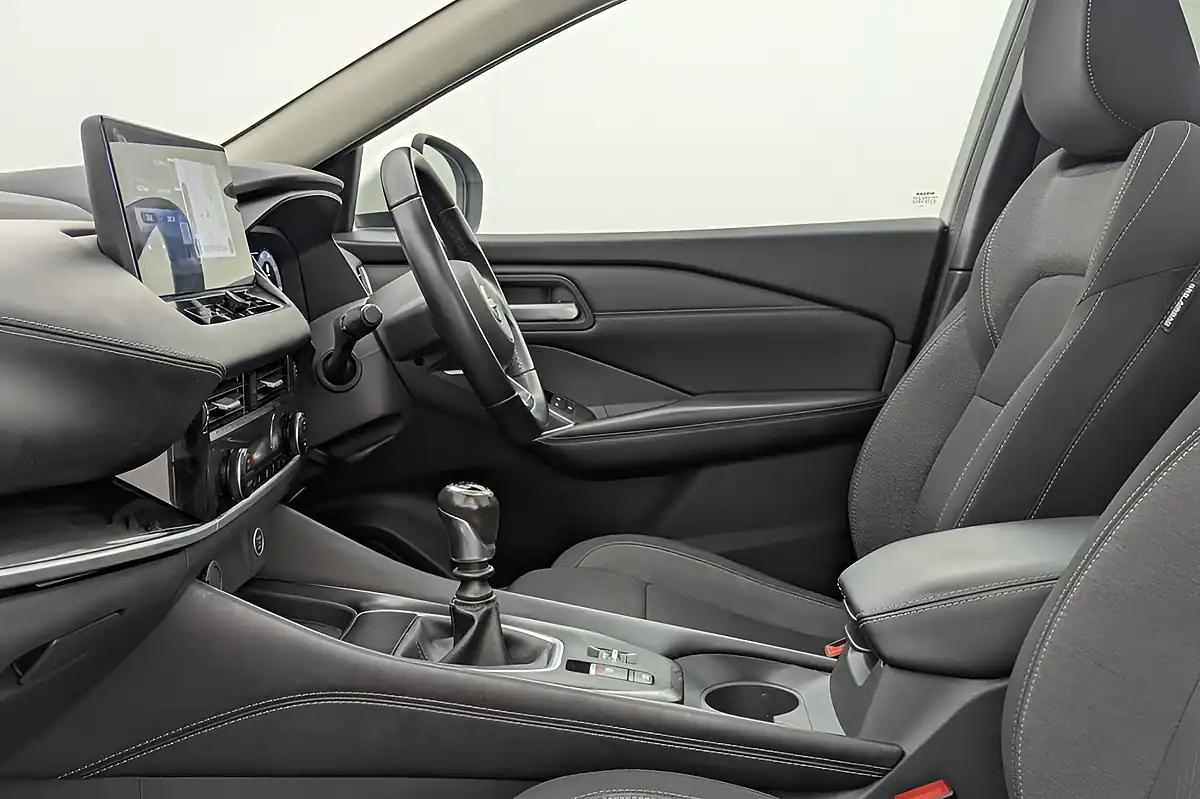 Used 2022 Nissan Qashqai N-Connecta White - Interior and Exterior details 13
