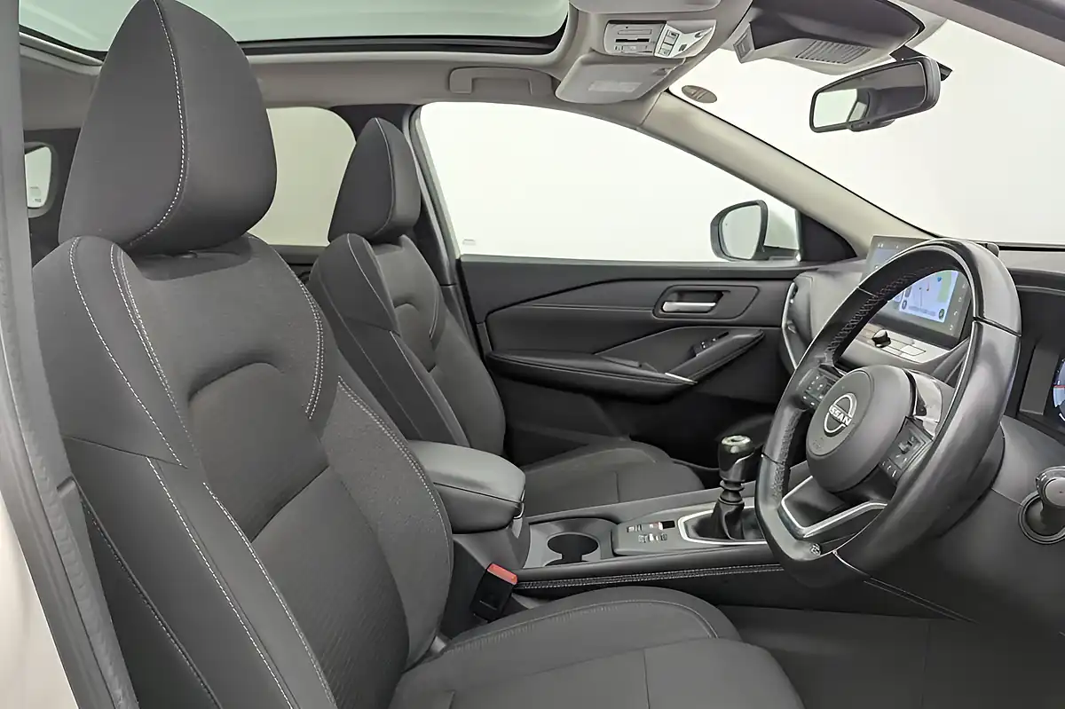 Used 2022 Nissan Qashqai N-Connecta White - Interior and Exterior details 3