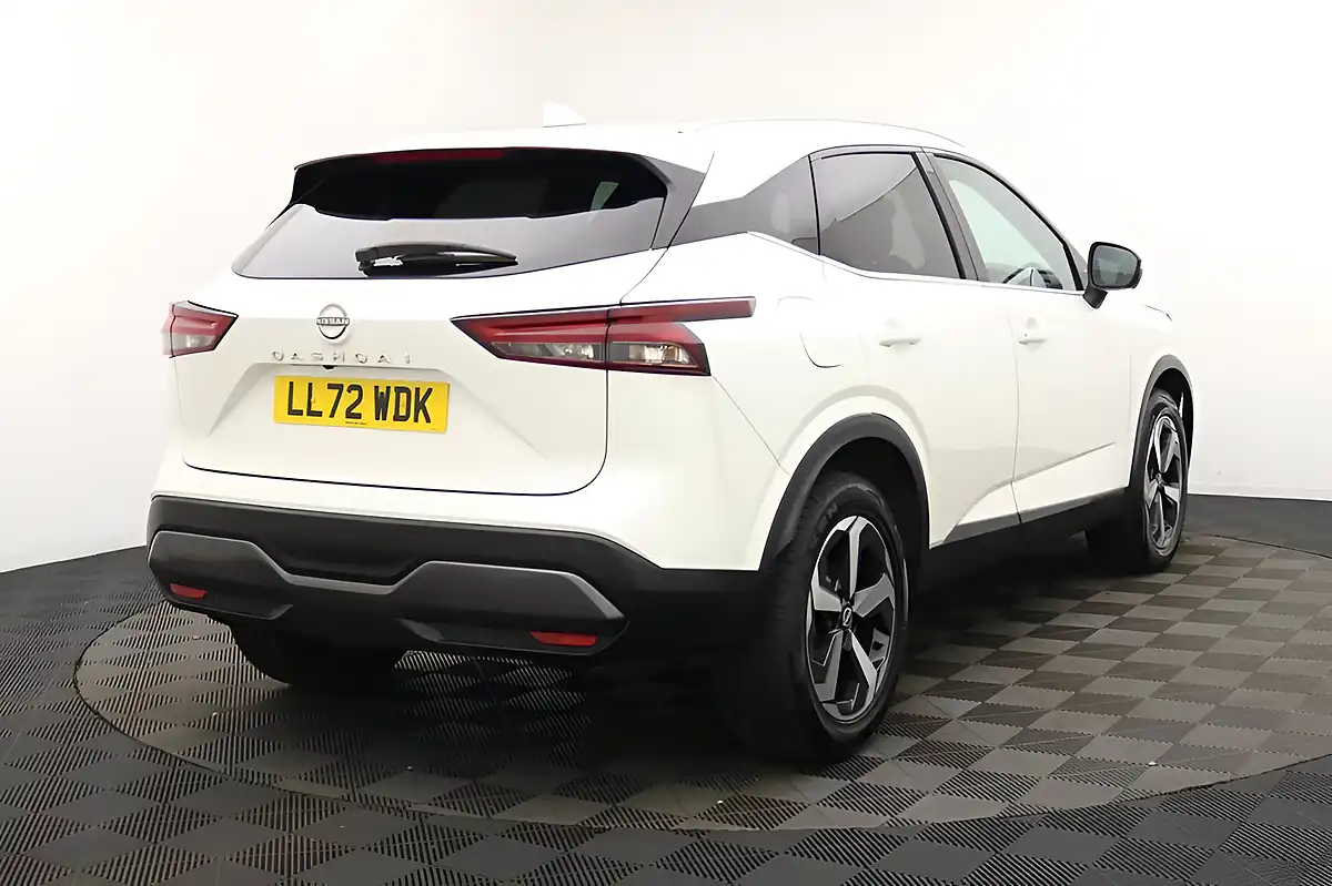 Used 2022 Nissan Qashqai N-Connecta White - Interior and Exterior details 4