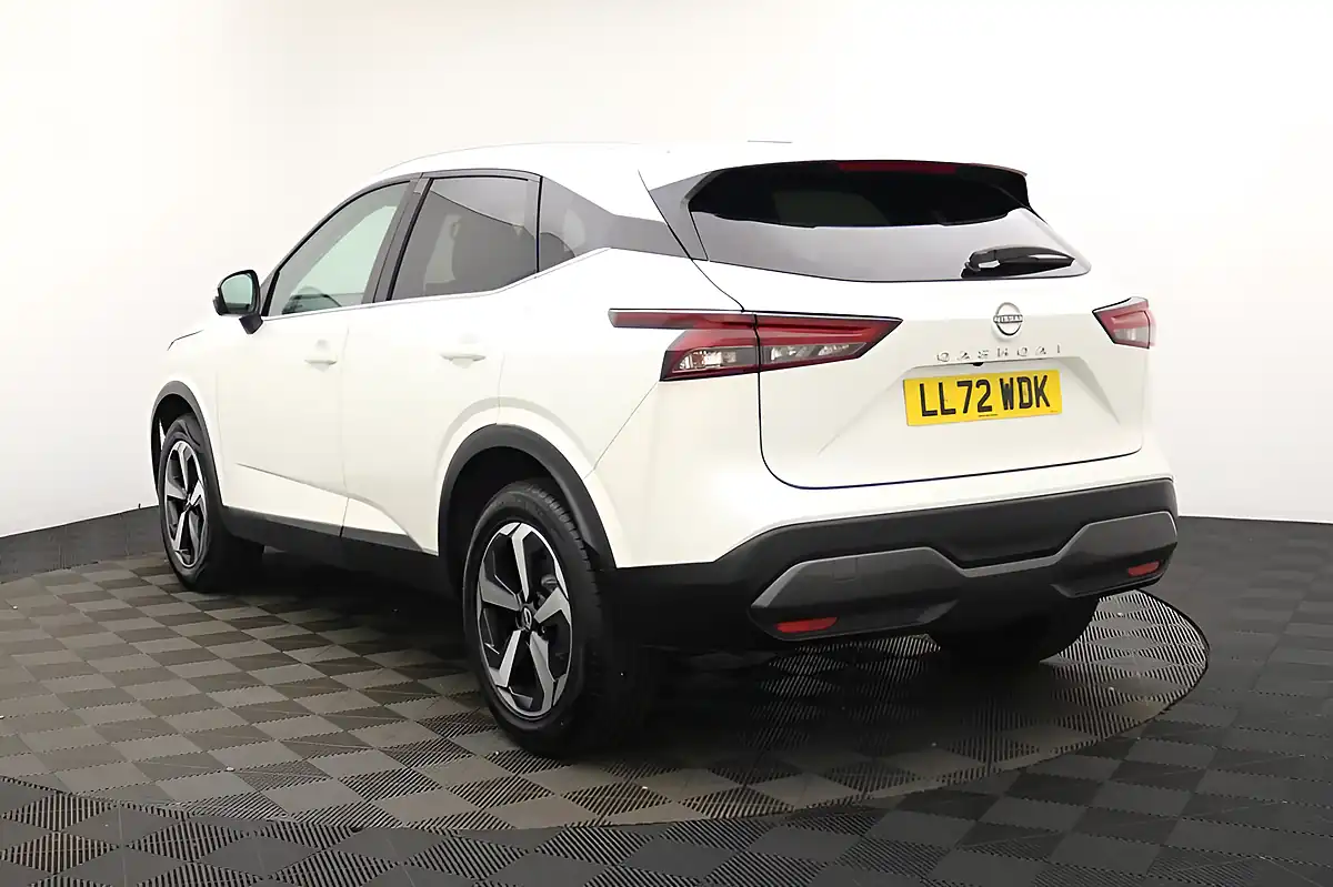 Used 2022 Nissan Qashqai N-Connecta White - Interior and Exterior details 6