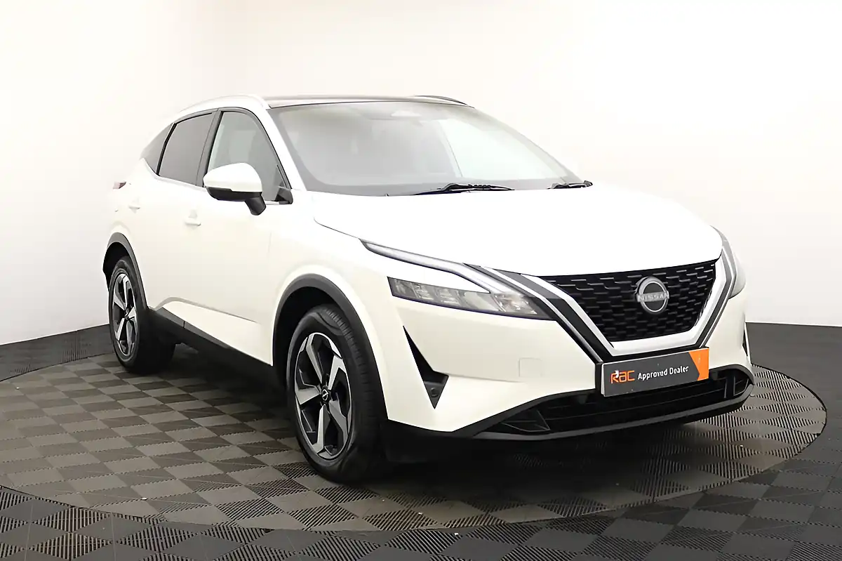 Used 2022 Nissan Qashqai N-Connecta White - Interior and Exterior details 9