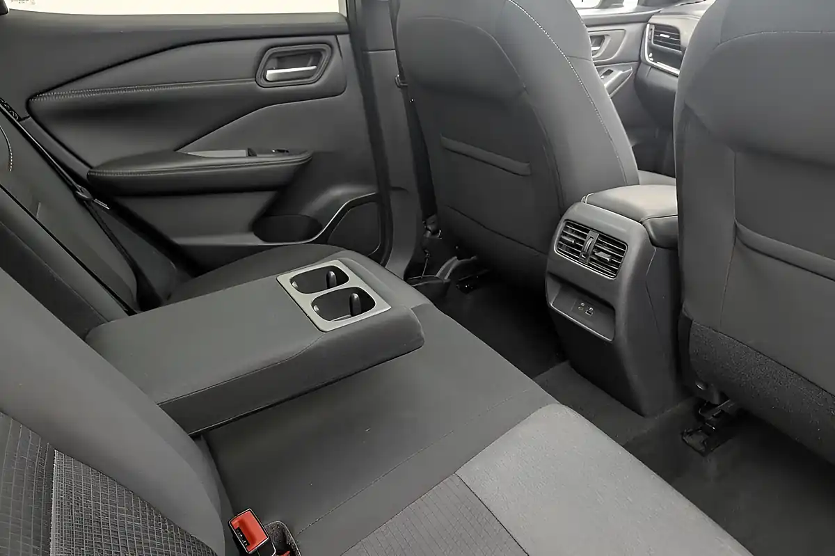 Used 2022 Nissan Qashqai N-Connecta White - Interior and Exterior details 16